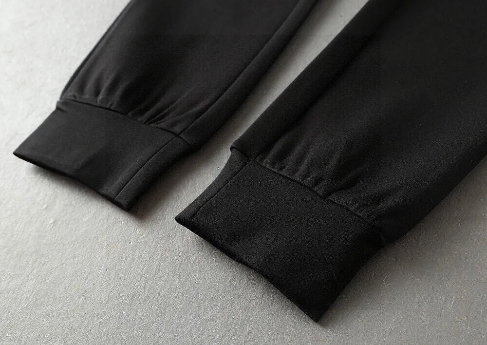 🅿️460 direct batch brand [LV Louis Vuitton] (velvet and thickened) 2025 autumn and winter new products, celebrities' favorite fashionable casual suits, clean and neat tailoring, full of urban style. Made of high-quality custom fabrics, the inner warmth is excellent, the hand feels soft and dry, and the upper body effect is crisp and stylish. The three-dimensional cutting process and the pattern are all of high standards, and the silhouette version has the right benefits! It is not tight at all, and you feel good when you wear it. So many top-quality raw materials create high-end products with unparalleled value. It is the first choice for high-end fashion people. (Size: M-4XL can wear up to 200 pounds)